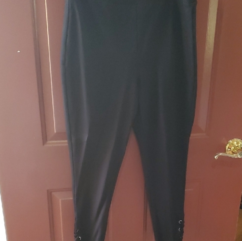Chico's Black Cropped Ankle Pants with Tapered Fit